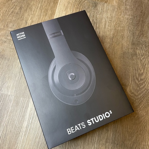 Beats Studio3 Wireless Headphones - Picture 1 of 9